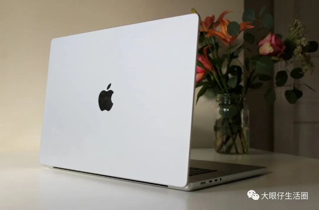 现在最新的mac系统版本 官方 MacOS Ventura 和即将推出的新 MacBook Pro